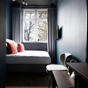 Kleine Kamer met een King Size Bed